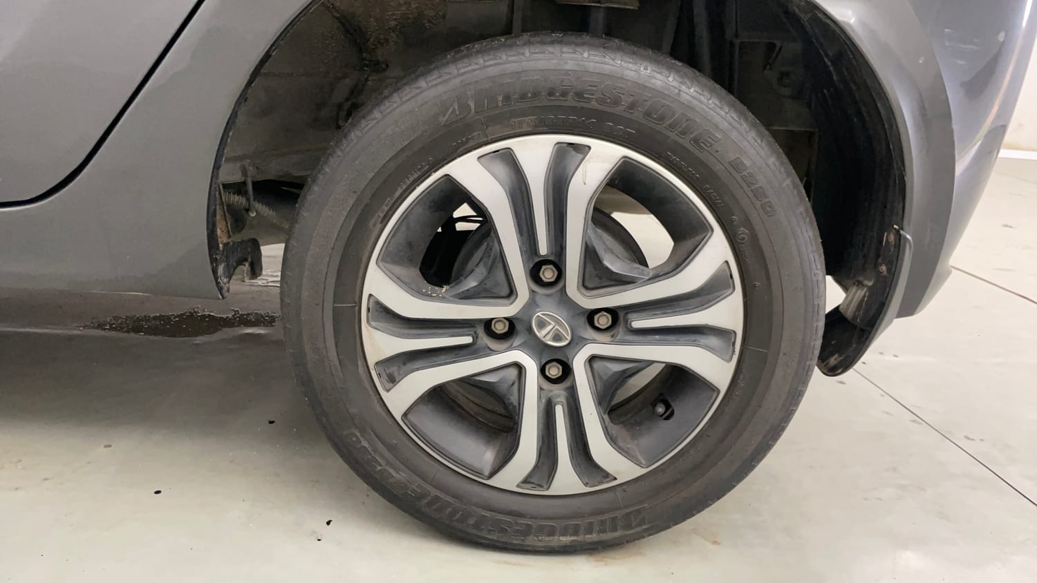 Used 2022 Tata Tiago Revotron XZ Plus Cng (outside fitted) Cng Manual tyres LEFT REAR TYRE RIM VIEW