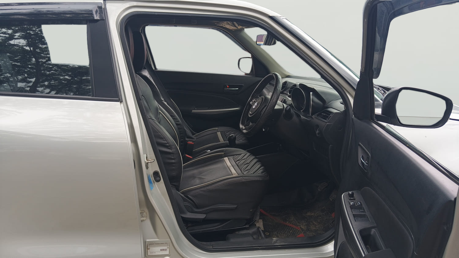 Used 2020 Maruti Suzuki Swift ZXi Petrol Manual interior RIGHT SIDE FRONT DOOR CABIN VIEW
