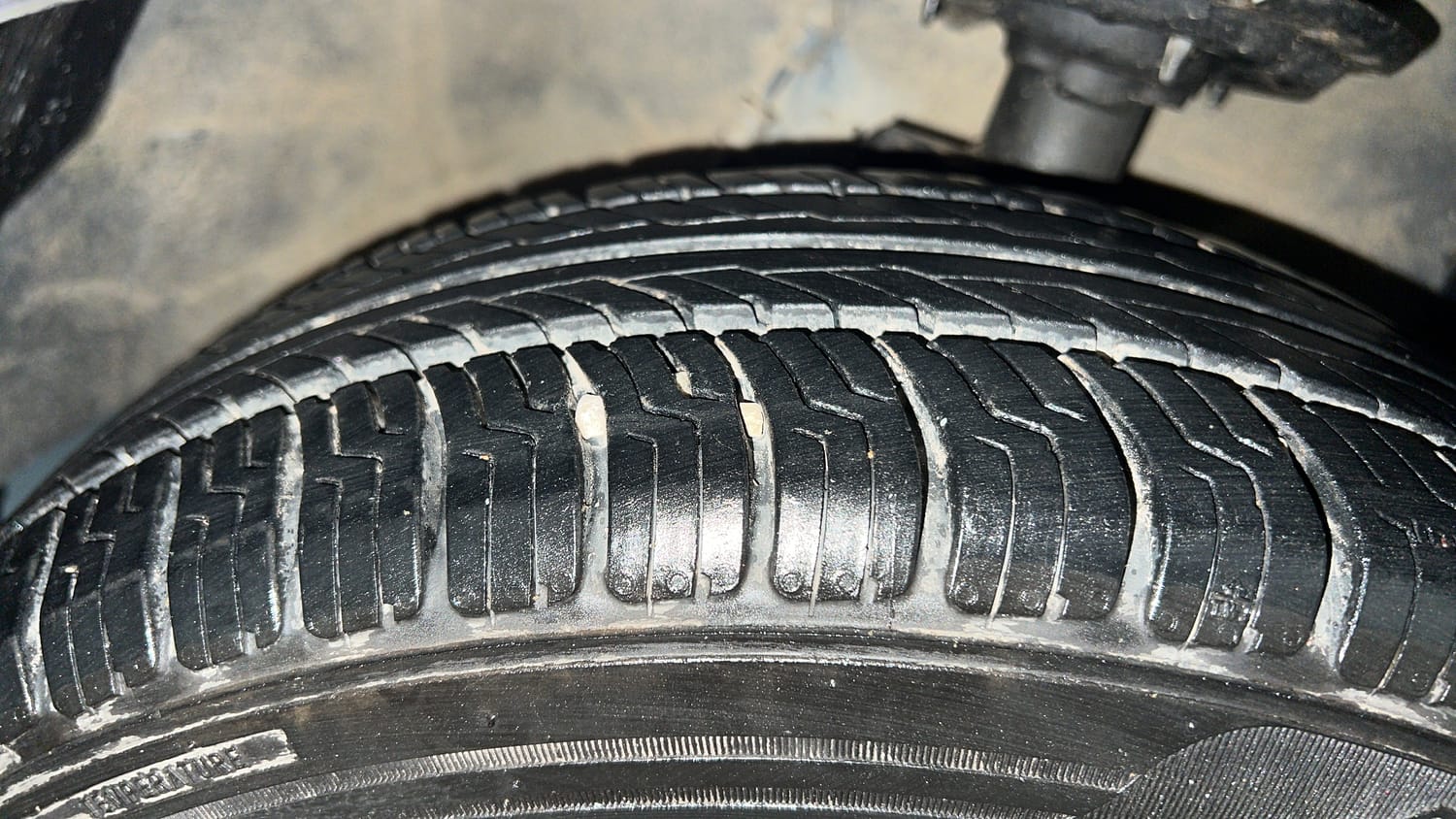 Used 2017 Hyundai Grand i10 Magna 1.2 Kappa VTVT Petrol Manual tyres RIGHT FRONT TYRE TREAD VIEW