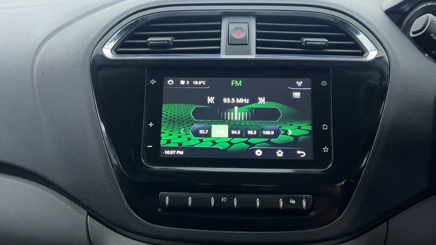 Used 2020 Tata Tiago XZ Plus Petrol Manual top_features Touch screen infotainment system