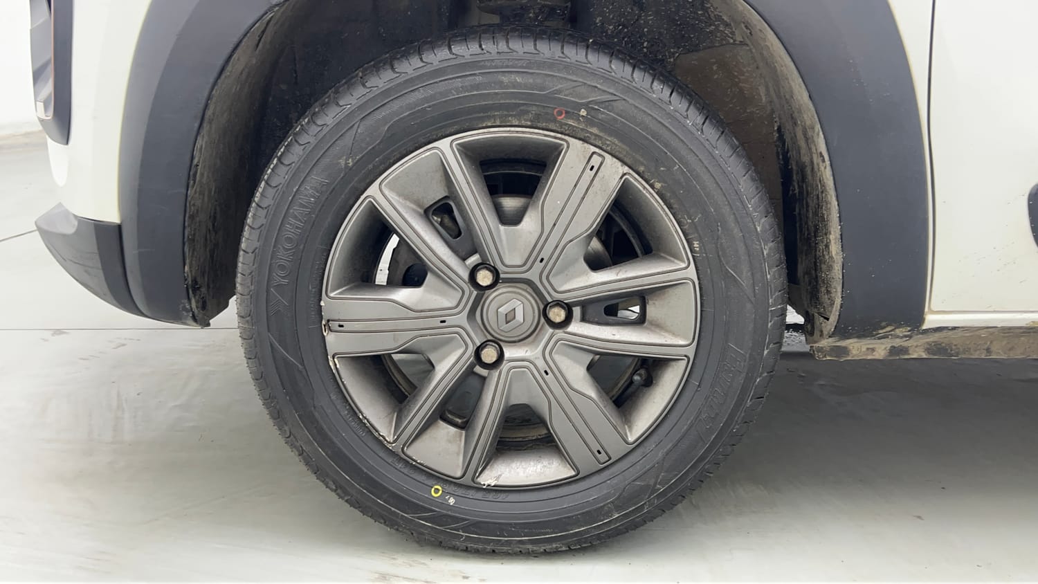 Used 2020 Renault Kwid CLIMBER 1.0 AMT Opt Petrol Automatic tyres LEFT FRONT TYRE RIM VIEW