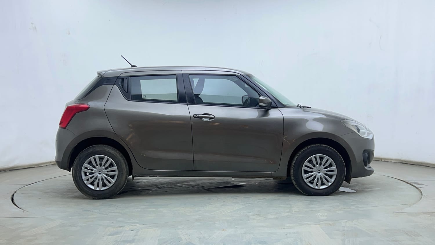 Used 2024 Maruti Suzuki Swift VXi Petrol Manual exterior RIGHT SIDE VIEW