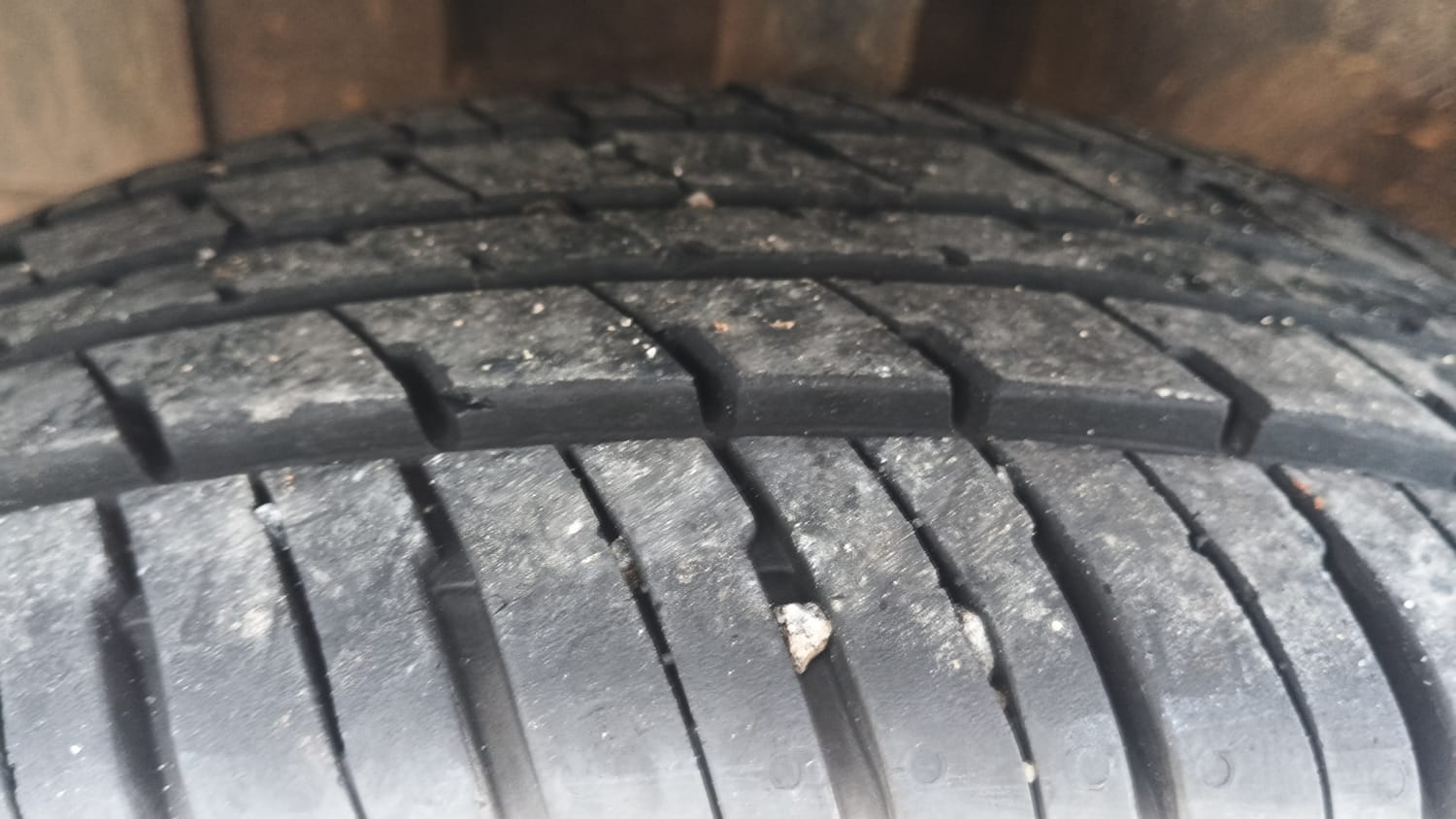 Used 2017 Renault Kwid 1.0 RXT Petrol Manual tyres LEFT FRONT TYRE TREAD VIEW