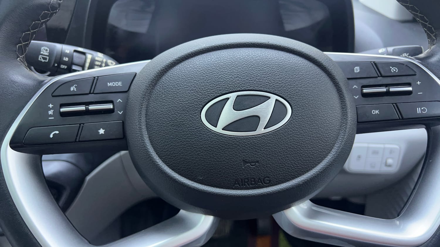 Used 2024 Hyundai New i20 Asta (O) 1.2 IVT Petrol Automatic top_features Airbags