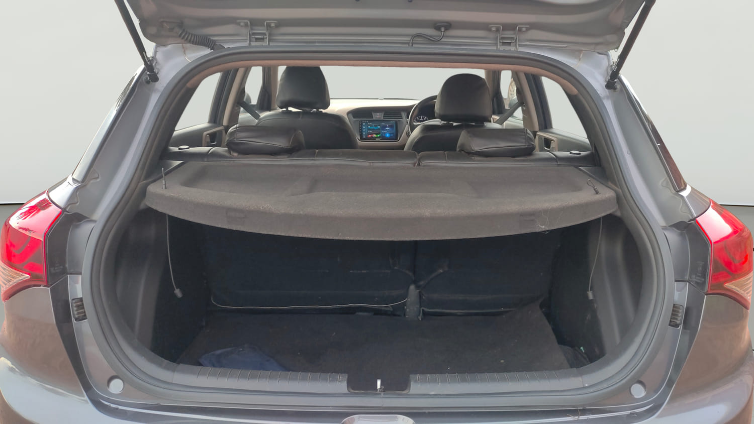 Used 2017 Hyundai Elite i20 Asta 1.2 (O) Petrol Manual interior DICKY INSIDE VIEW