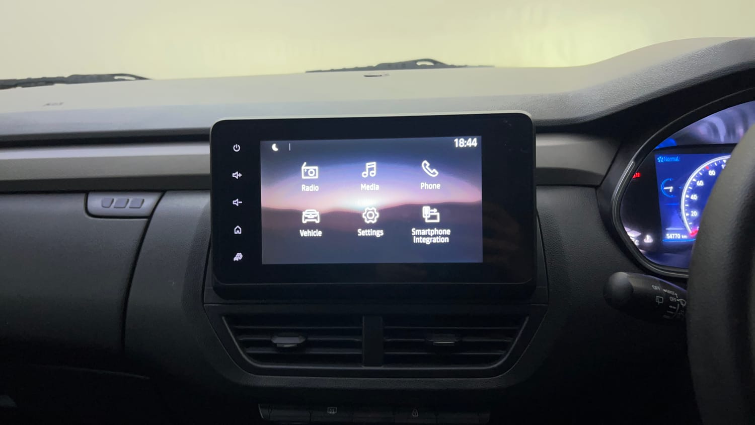 Used 2021 Renault Kiger RXZ 1.0 Turbo MT CNG (Outside Fitted) Cng Manual top_features Touch screen infotainment system