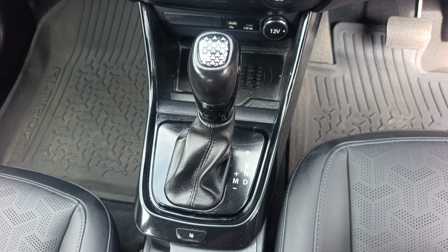 Used 2023 Tata Altroz XZA Plus (S) Dark Edition Petrol Automatic interior GEAR  KNOB VIEW