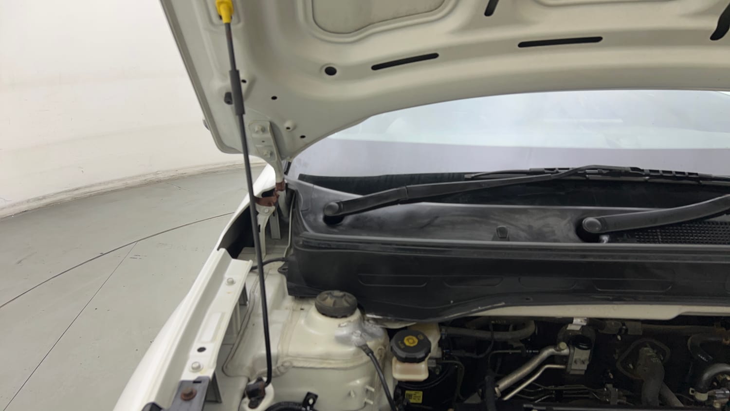 Used 2022 Hyundai Venue SX 1.2 Petrol Petrol Manual engine ENGINE RIGHT SIDE HINGE & APRON VIEW