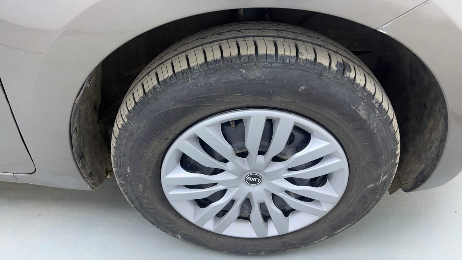Used 2024 Maruti Suzuki Swift VXi Petrol Manual tyres RIGHT FRONT TYRE RIM VIEW