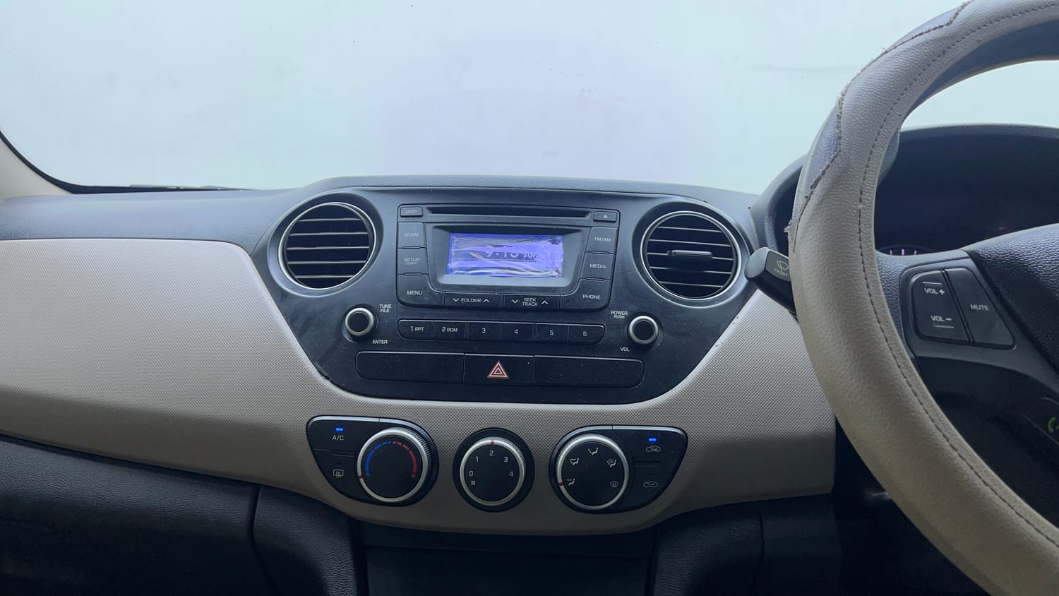 Used 2015 Hyundai Xcent S 1.2 (O) Petrol Manual interior MUSIC SYSTEM & AC CONTROL VIEW