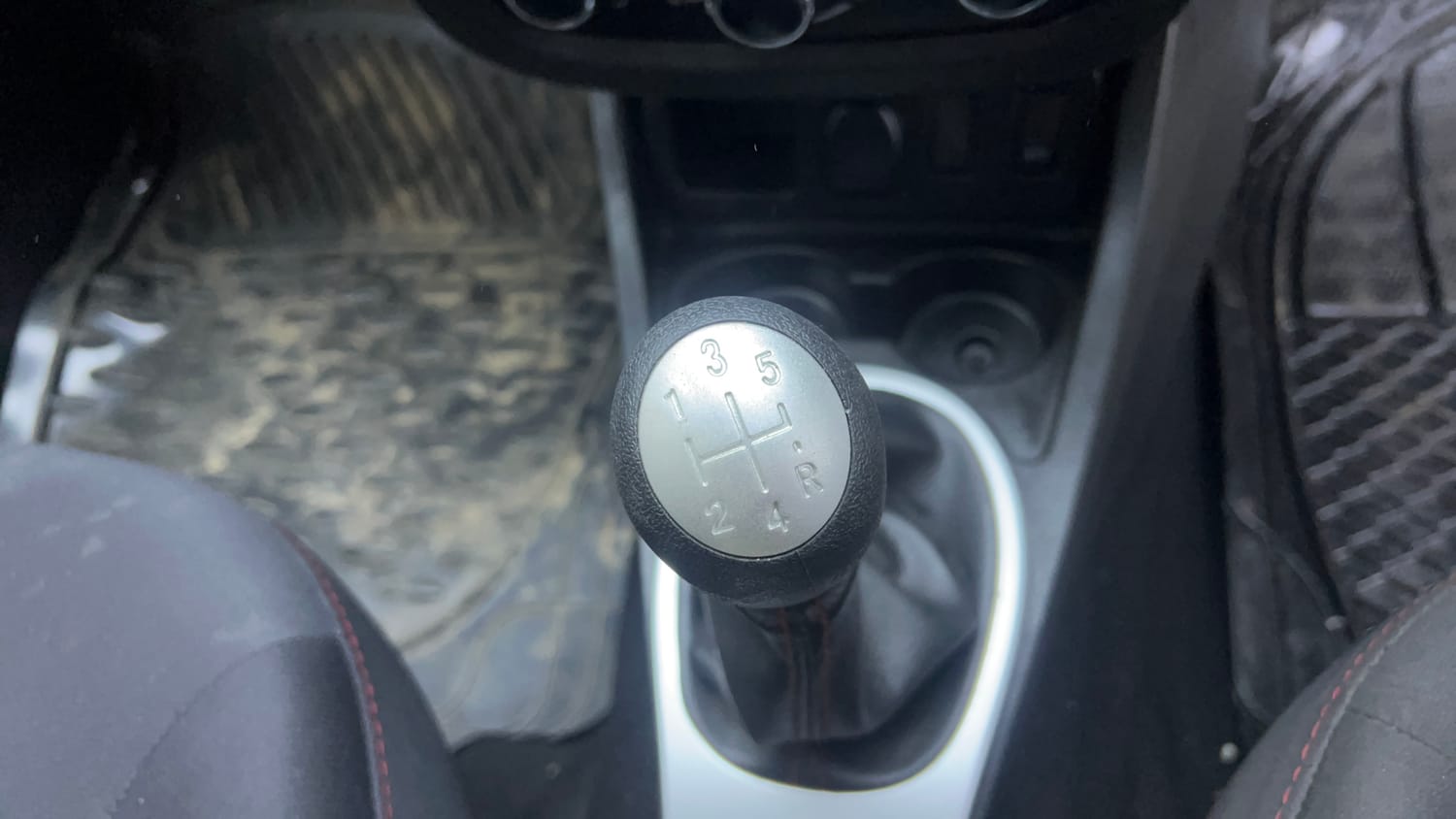 Used 2017 Renault Duster 85 PS RXS 4X2 MT Diesel Diesel Manual interior GEAR  KNOB VIEW