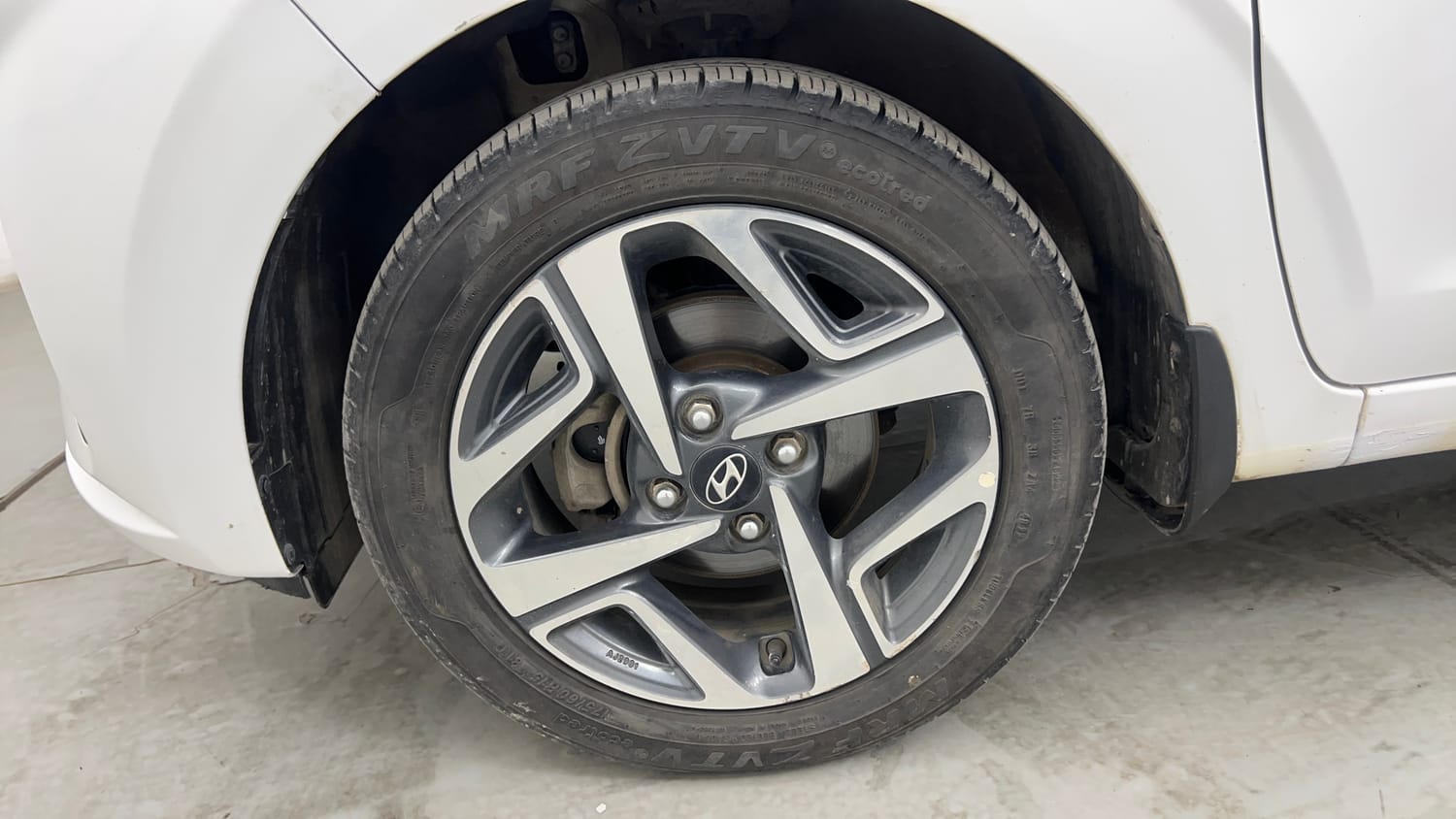 Used 2020 Hyundai Aura SX Plus 1.2 AMT Petrol Petrol Automatic tyres LEFT FRONT TYRE RIM VIEW
