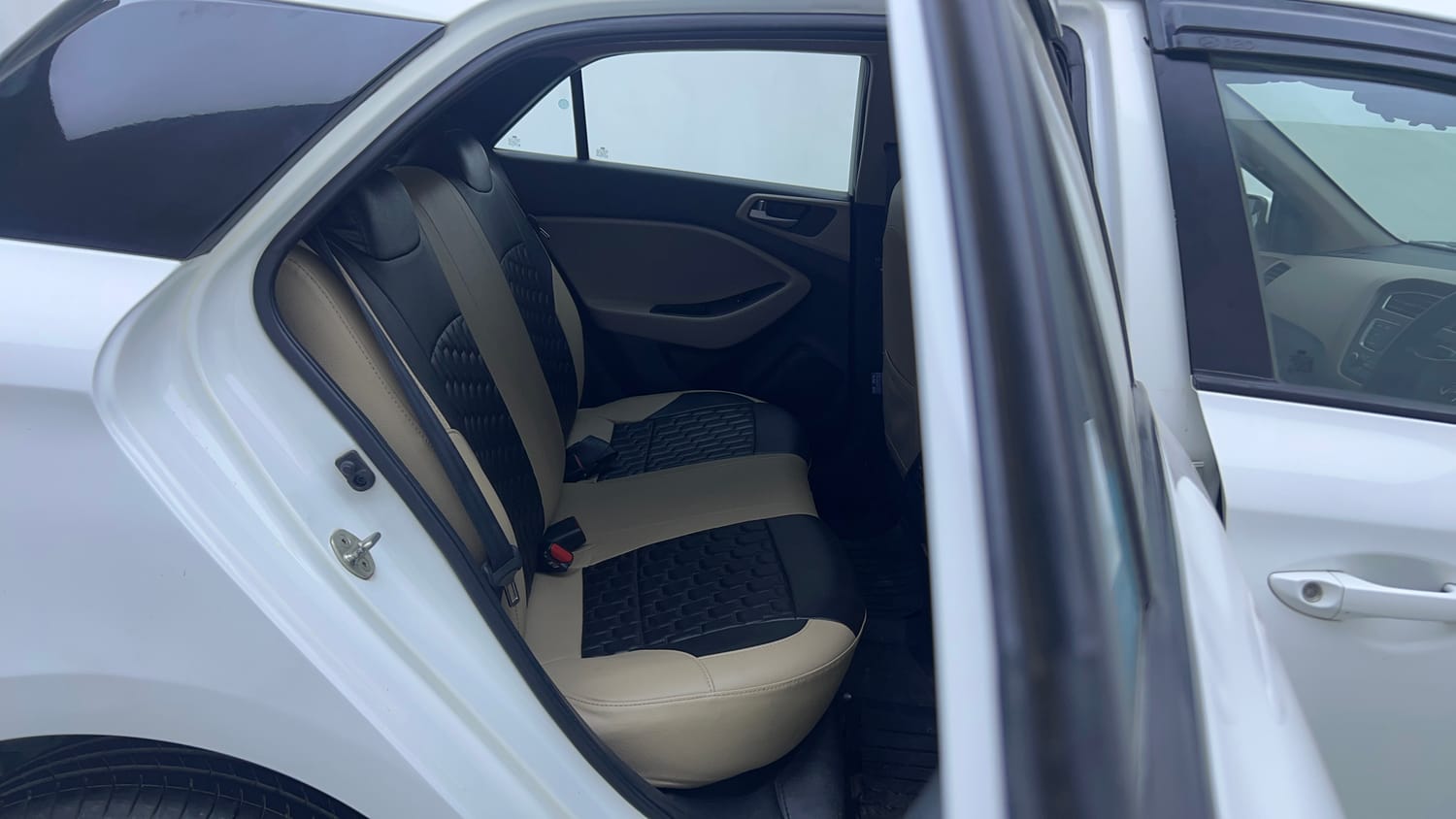 Used 2018 Hyundai Elite i20 Magna Executive 1.2 Petrol Manual interior RIGHT SIDE REAR DOOR CABIN VIEW