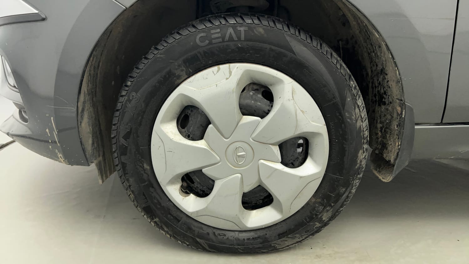 Used 2022 Tata Tigor XZ CNG Cng Manual tyres LEFT FRONT TYRE RIM VIEW