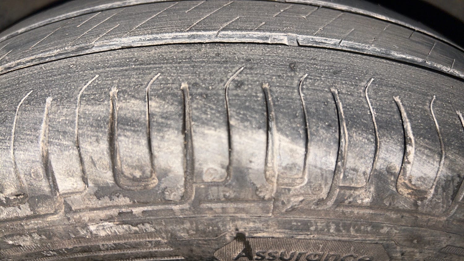 Used 2013 Hyundai i10 Sportz 1.2 Kappa2 Petrol Manual tyres LEFT FRONT TYRE TREAD VIEW