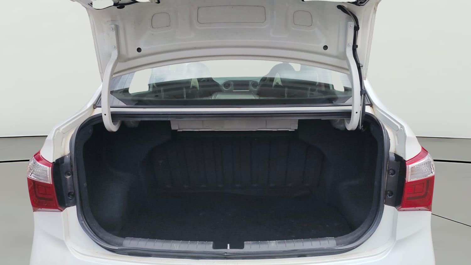 Used 2017 Hyundai Xcent SX Petrol Manual interior DICKY INSIDE VIEW