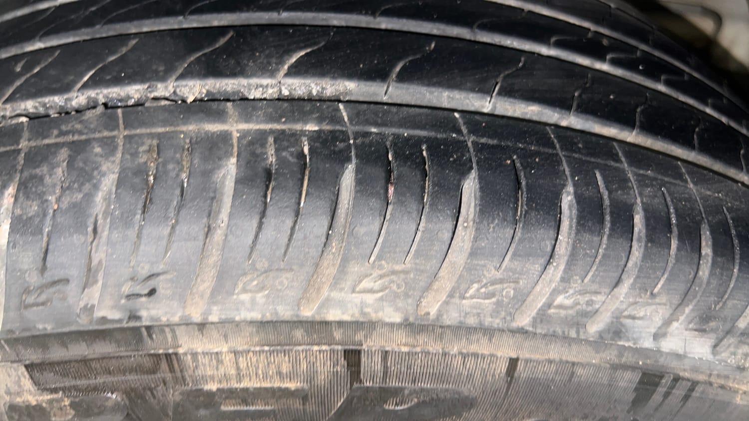 Used 2024 Hyundai Venue N-Line N8 DCT Petrol Automatic tyres LEFT REAR TYRE TREAD VIEW