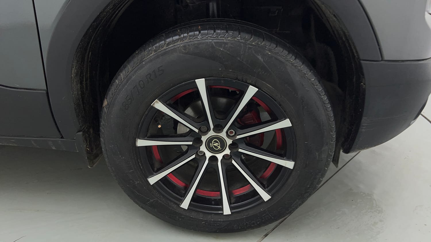 Used 2023 Tata Punch Pure MT Petrol Manual tyres RIGHT FRONT TYRE RIM VIEW