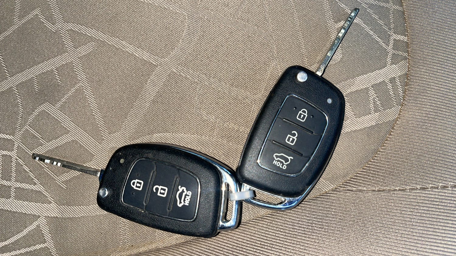 Used 2015 Hyundai Xcent S 1.2 (O) Petrol Manual extra CAR KEY VIEW