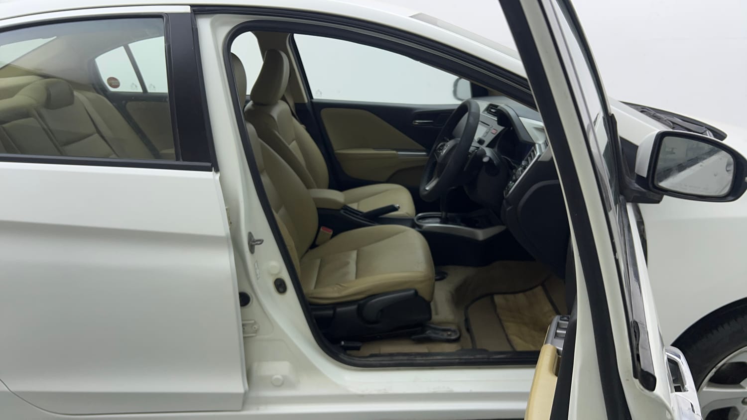 Used 2015 Honda City VX CVT Petrol Automatic interior RIGHT SIDE FRONT DOOR CABIN VIEW