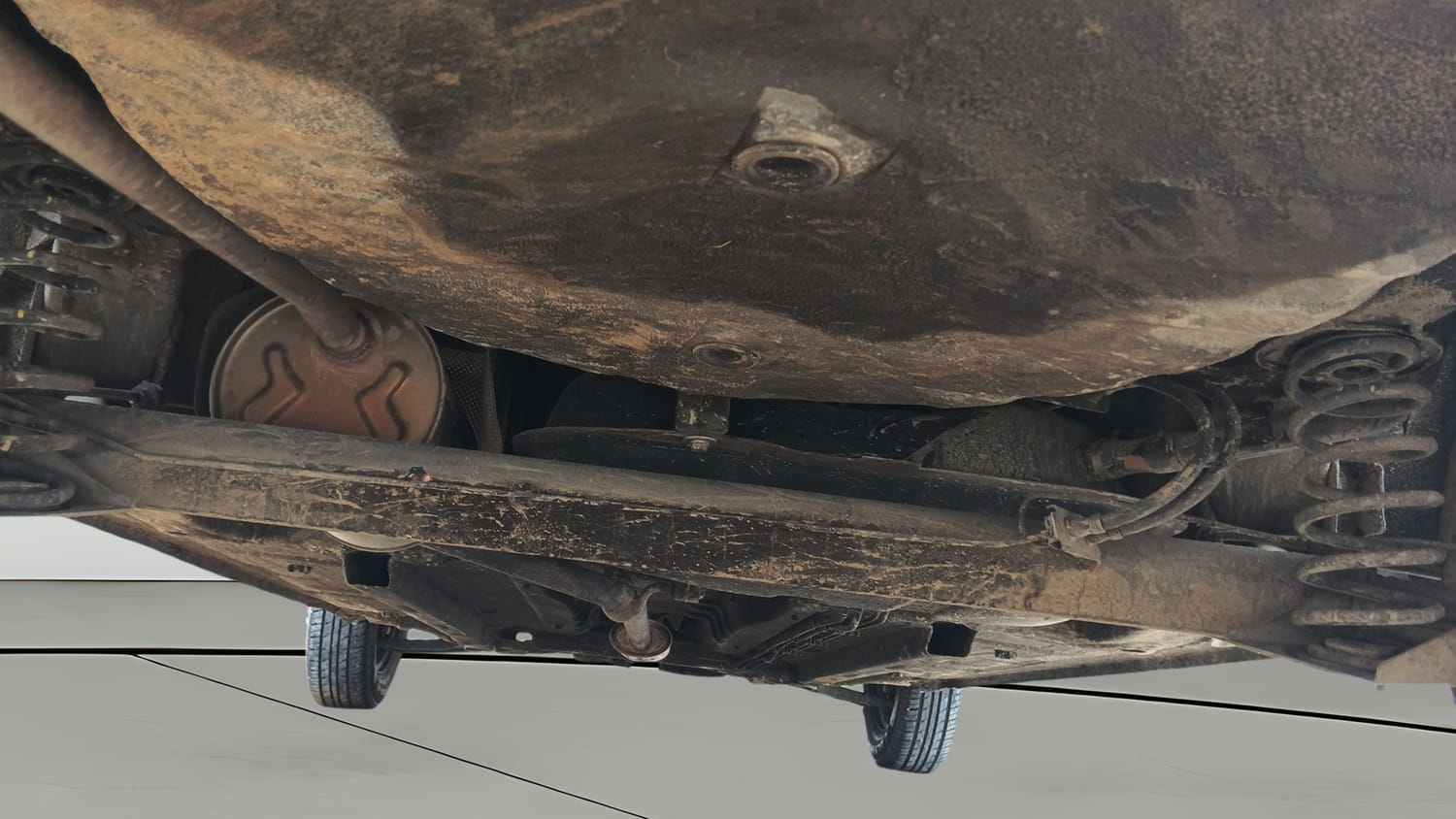 Used 2017 Renault Kwid 1.0 RXT Petrol Manual extra REAR RIGHT UNDERBODY VIEW