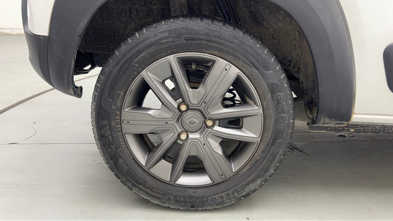 Used 2020 Renault Kwid CLIMBER 1.0 AMT Opt Petrol Automatic tyres RIGHT REAR TYRE RIM VIEW
