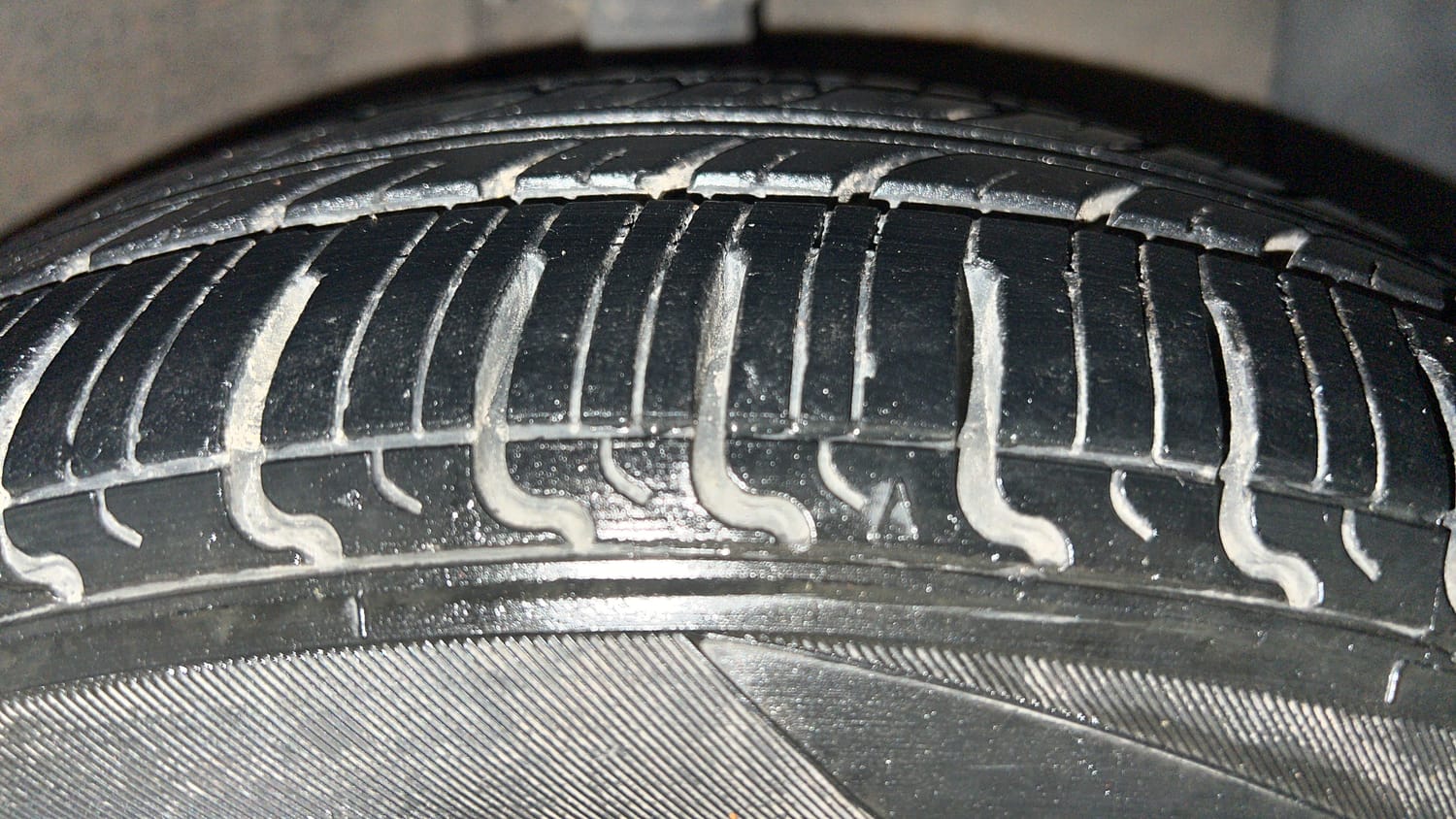 Used 2016 Hyundai Grand i10 Magna 1.2 Kappa VTVT Petrol Manual tyres RIGHT FRONT TYRE TREAD VIEW