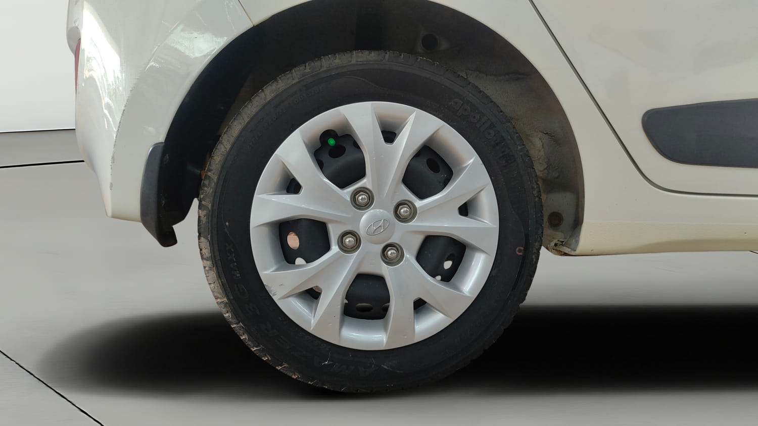 Used 2016 Hyundai Grand i10 Sportz 1.2 Kappa VTVT Petrol Manual tyres RIGHT REAR TYRE RIM VIEW