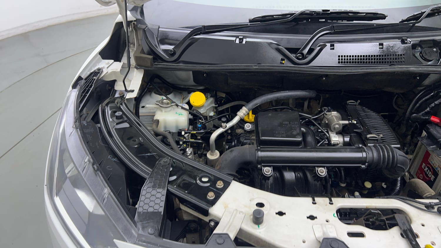 Used 2023 Nissan Magnite XL Petrol Manual engine ENGINE RIGHT SIDE VIEW