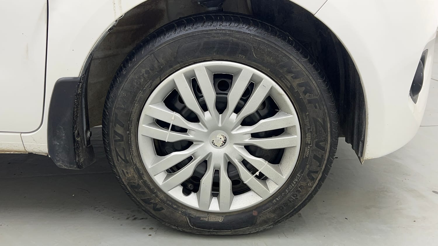 Used 2024 Maruti Suzuki Wagon R VXI 1.0 Petrol Manual tyres RIGHT FRONT TYRE RIM VIEW
