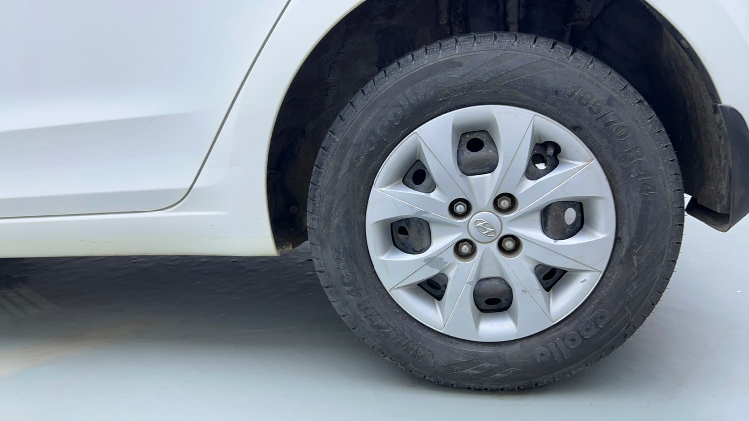 Used 2018 Hyundai Elite i20 Magna Executive 1.2 Petrol Manual tyres LEFT REAR TYRE RIM VIEW