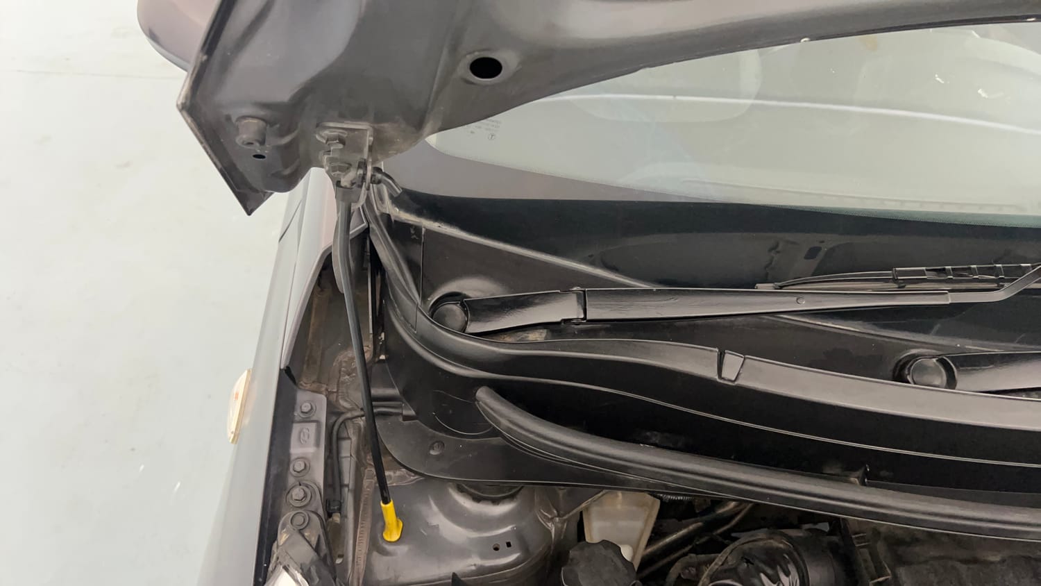 Used 2017 Hyundai Grand i10 Magna 1.2 Kappa VTVT Petrol Manual engine ENGINE RIGHT SIDE HINGE & APRON VIEW
