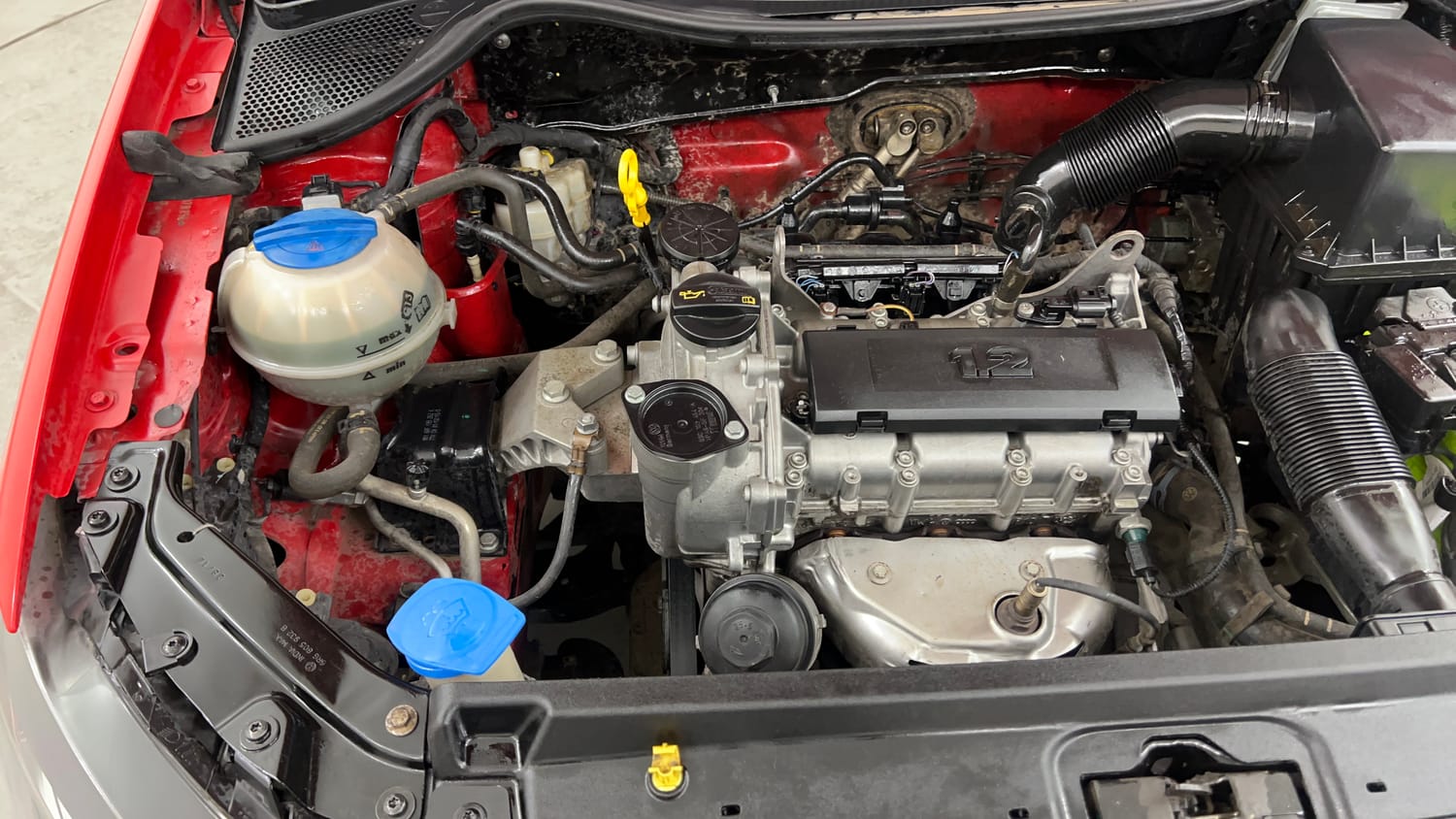 Used 2016 Volkswagen Polo Highline1.2L (P) Petrol Manual engine ENGINE RIGHT SIDE VIEW