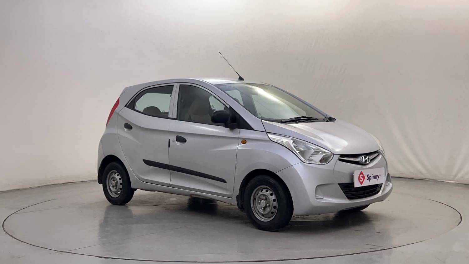 Used 2016 Hyundai Eon Era + Petrol Manual exterior RIGHT FRONT CORNER VIEW