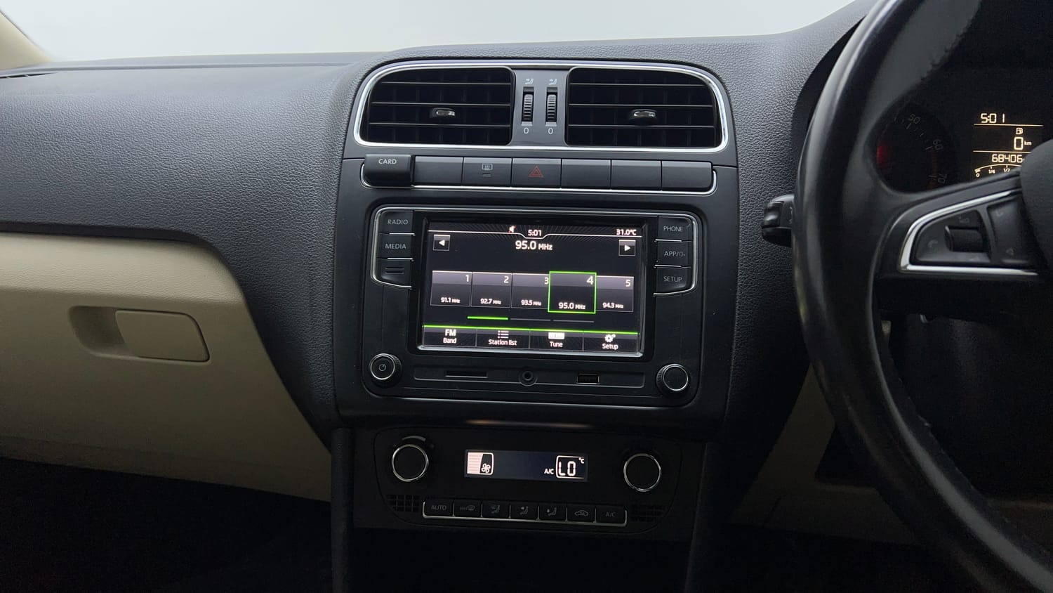 Used 2018 Skoda Rapid Style 1.6 MPI Petrol Manual top_features Touch screen infotainment system