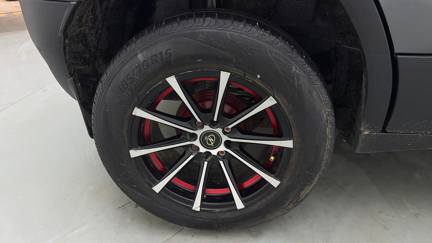 Used 2023 Tata Punch Pure MT Petrol Manual tyres RIGHT REAR TYRE RIM VIEW