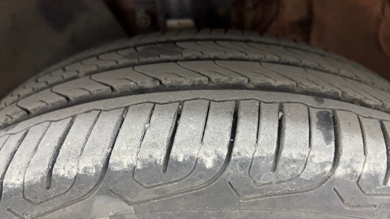 Used 2016 Volkswagen Polo Highline1.2L (P) Petrol Manual tyres LEFT FRONT TYRE TREAD VIEW