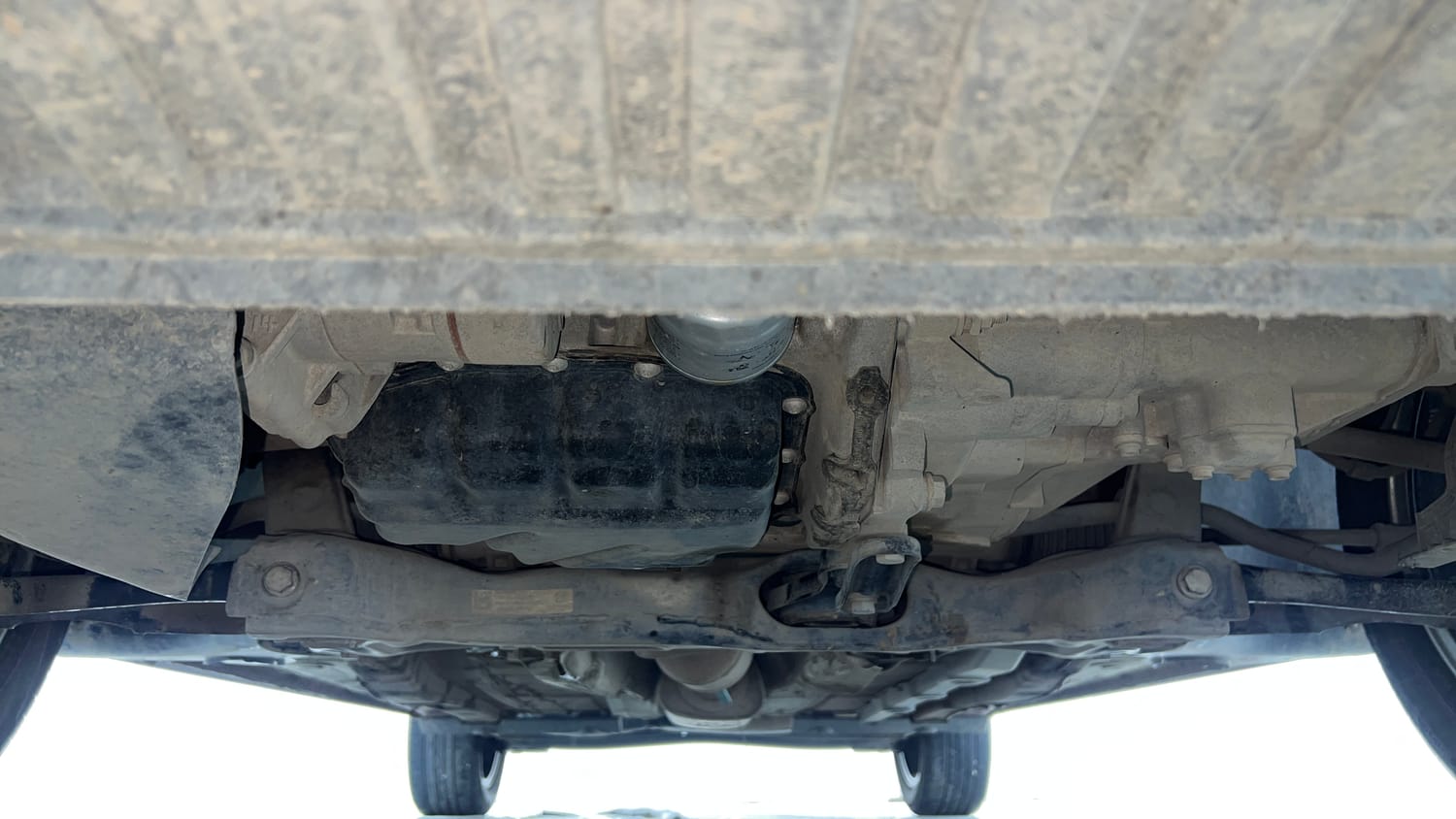 Used 2023 Volkswagen Virtus Highline 1.0 TSI MT Petrol Manual extra FRONT LEFT UNDERBODY VIEW