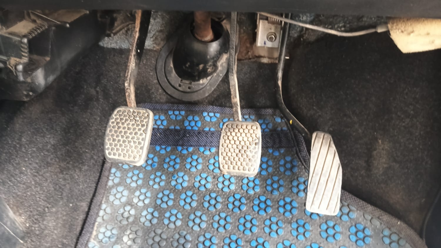 Used 2016 Maruti Suzuki Wagon R VXI Petrol Manual interior PEDALS VIEW