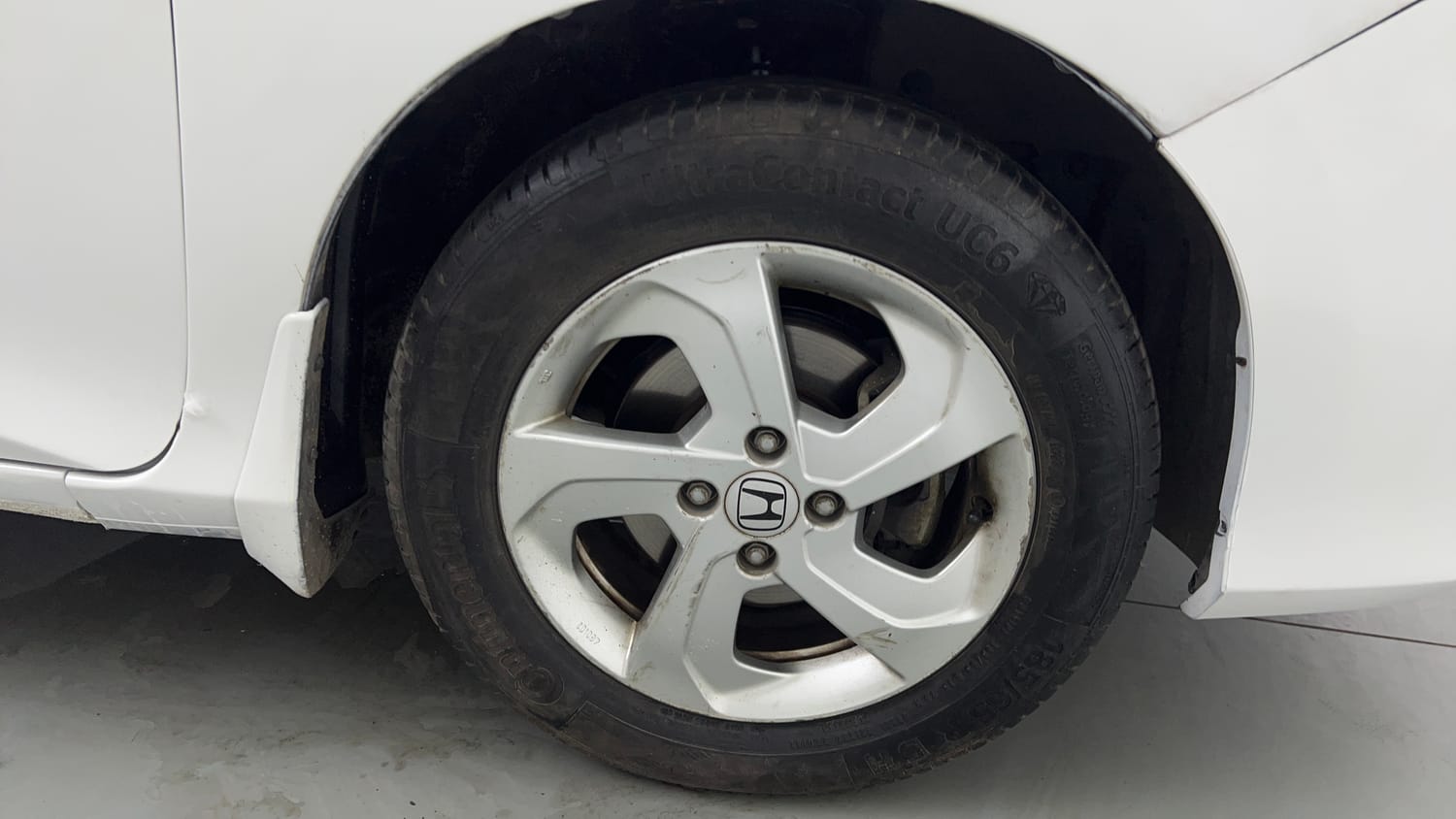 Used 2015 Honda City VX CVT Petrol Automatic tyres RIGHT FRONT TYRE RIM VIEW