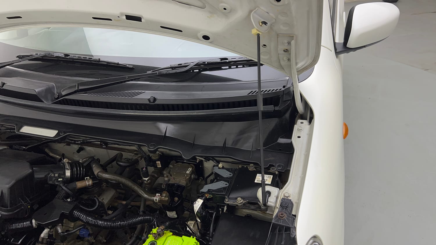 Used 2022 Maruti Suzuki Celerio VXi CNG Cng Manual engine ENGINE LEFT SIDE HINGE & APRON VIEW