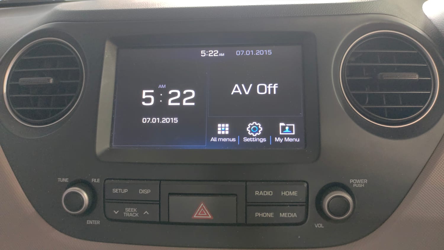 Used 2017 Hyundai Xcent SX Petrol Manual top_features Integrated (in-dash) music system