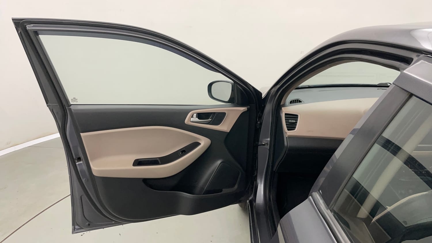 Used 2019 Hyundai Elite i20 Sportz Plus 1.2 Petrol Manual interior LEFT FRONT DOOR OPEN VIEW