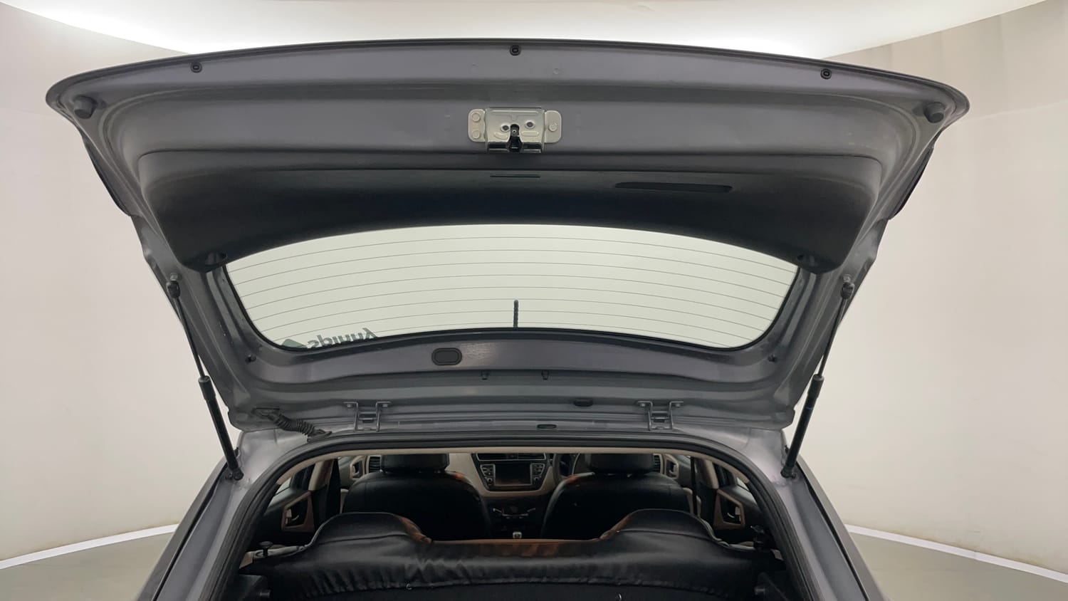Used 2019 Hyundai Elite i20 Sportz Plus 1.2 Petrol Manual interior DICKY DOOR OPEN VIEW