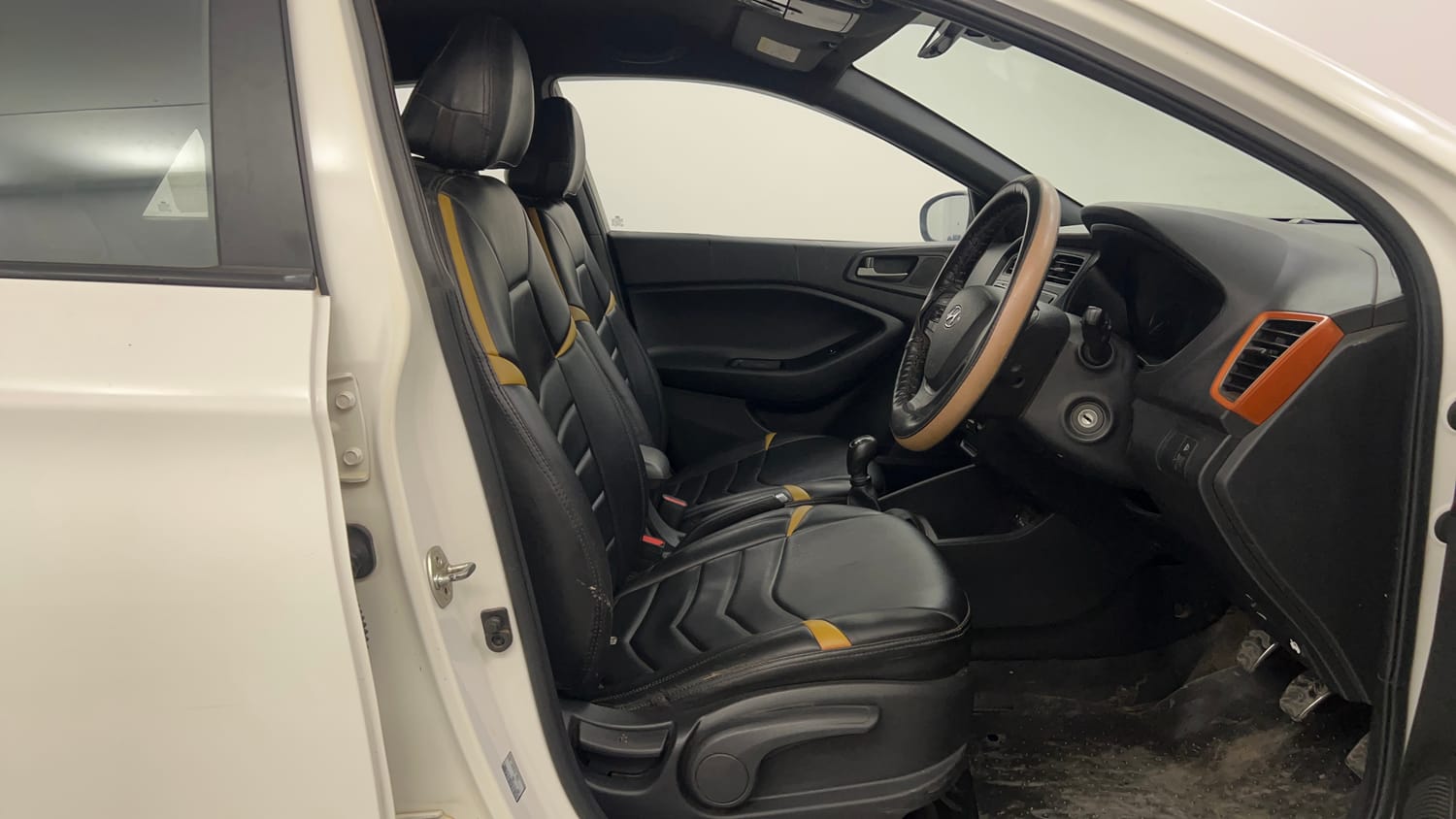 Used 2017 Hyundai i20 Active 1.2 S Petrol Manual interior RIGHT SIDE FRONT DOOR CABIN VIEW