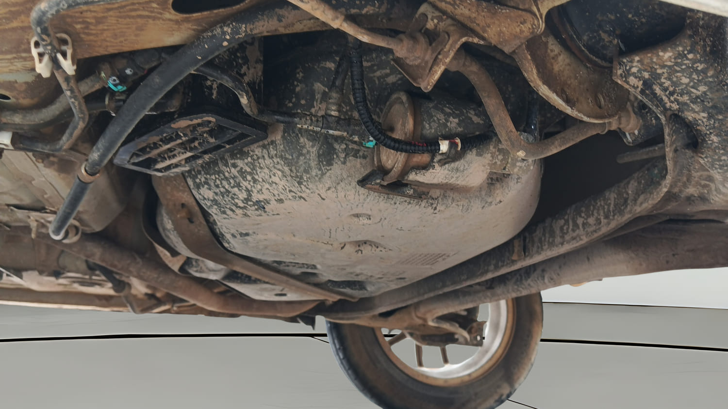 Used 2020 Maruti Suzuki Swift ZXi Petrol Manual extra REAR UNDERBODY VIEW (TAKEN FROM REAR)