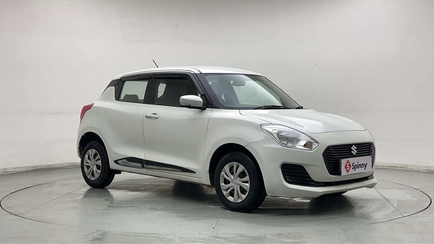 Used 2019 Maruti Suzuki Swift VXi AMT Petrol Automatic exterior RIGHT FRONT CORNER VIEW
