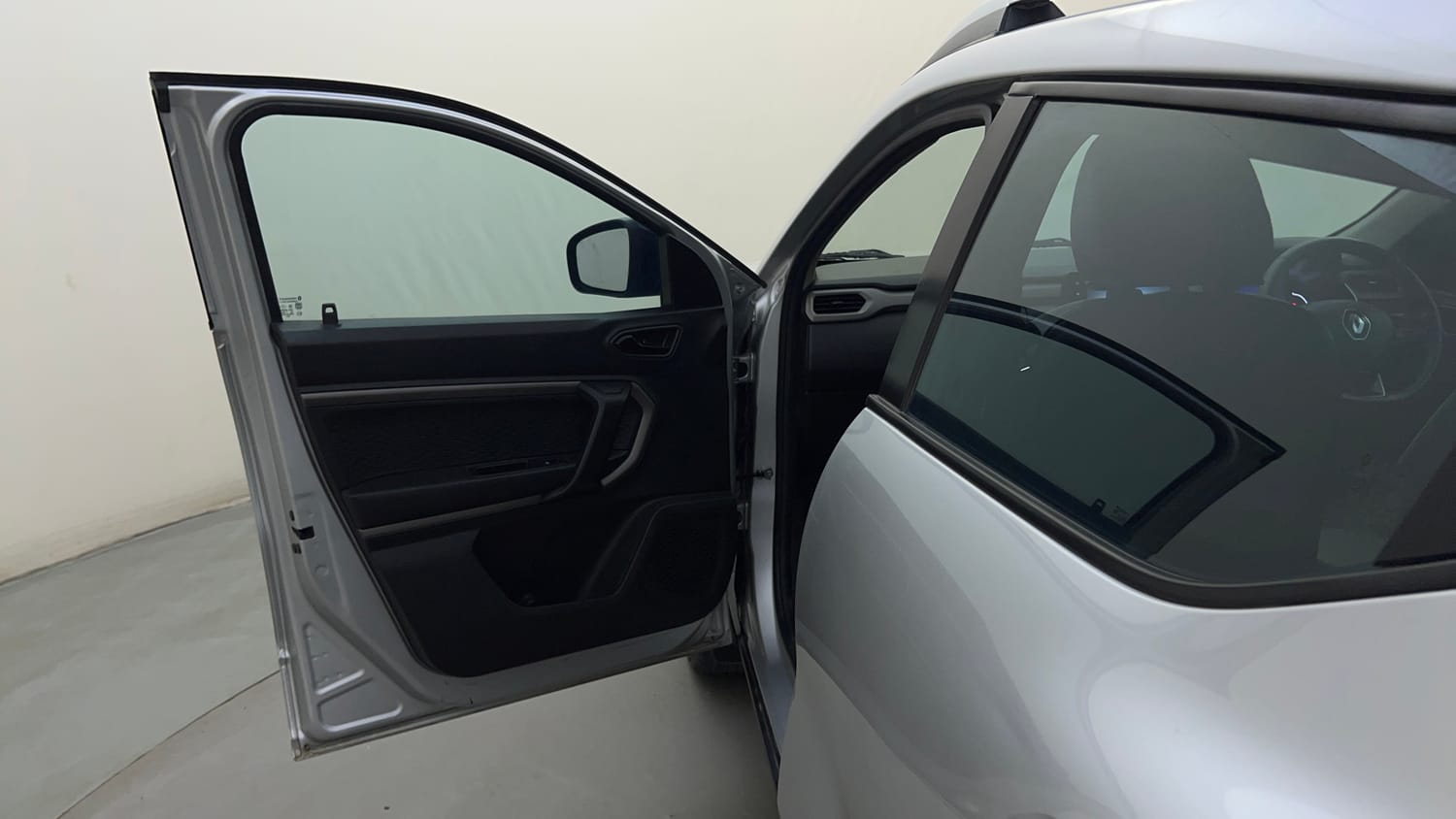 Used 2021 Renault Kiger RXZ 1.0 Turbo MT CNG (Outside Fitted) Cng Manual interior LEFT FRONT DOOR OPEN VIEW