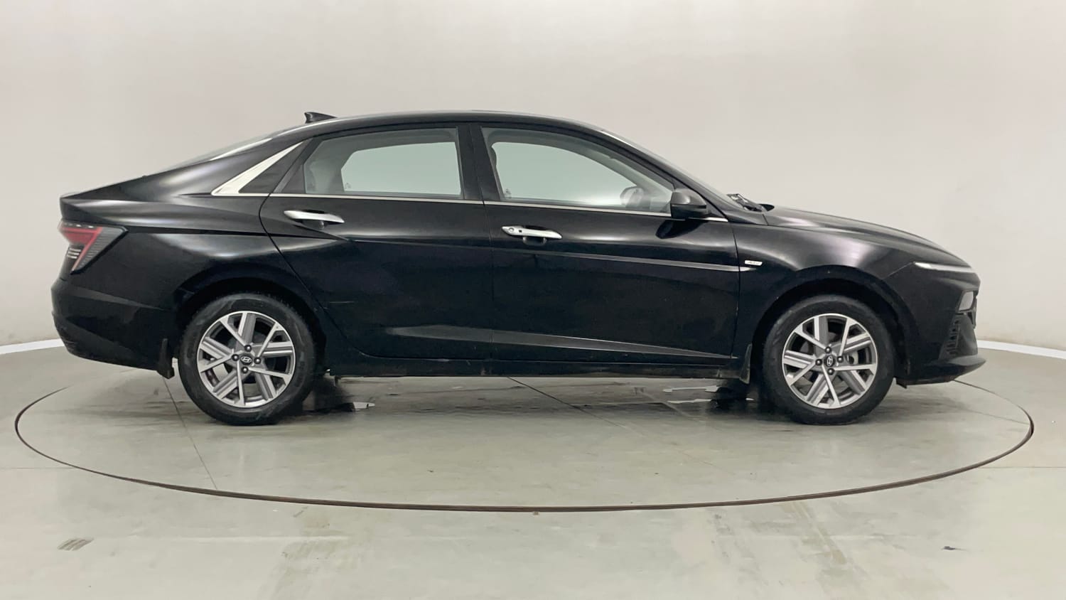Used 2023 Hyundai Verna SX 1.5 Petrol IVT Petrol Automatic exterior RIGHT SIDE VIEW