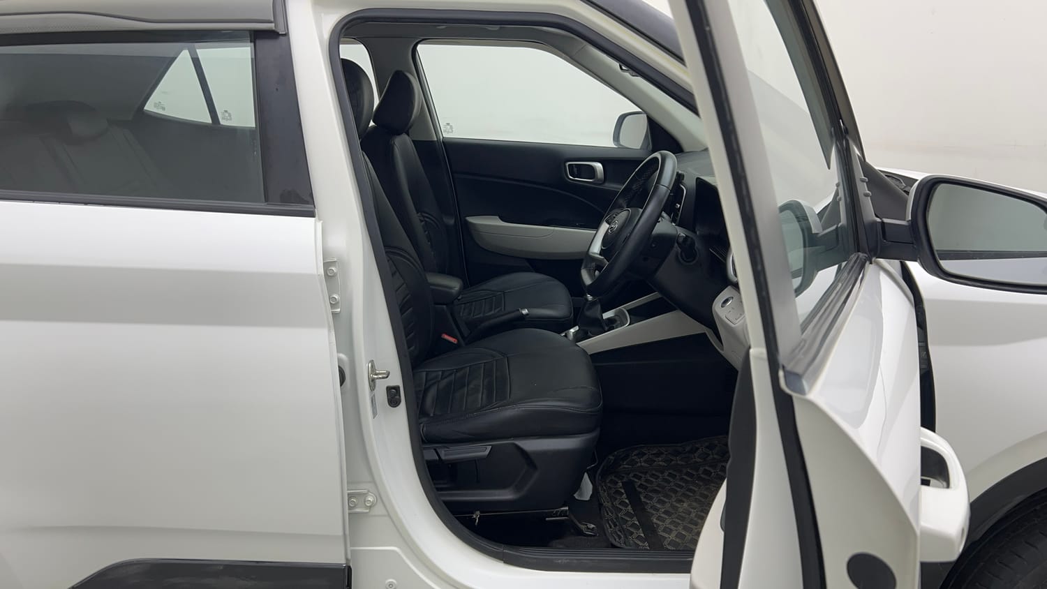 Used 2022 Hyundai Venue SX 1.2 Petrol Petrol Manual interior RIGHT SIDE FRONT DOOR CABIN VIEW